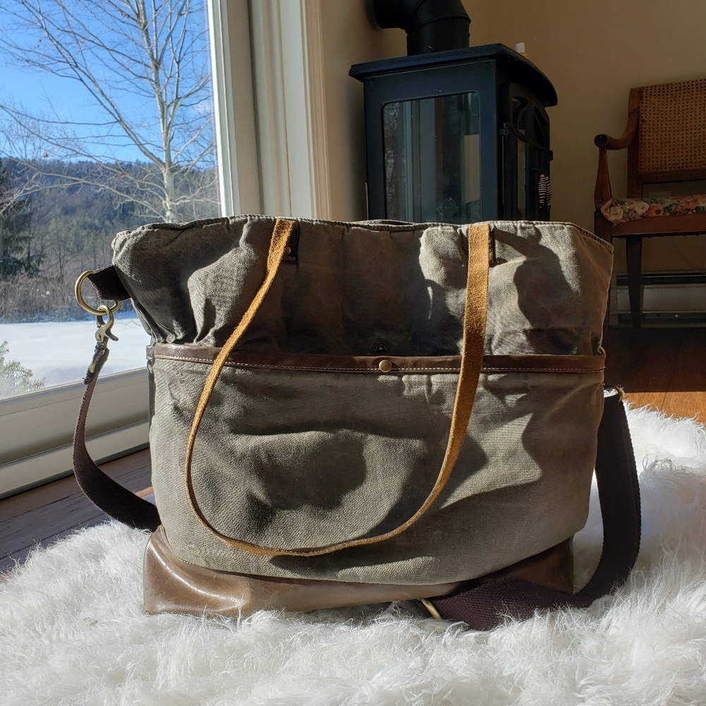 Water resistant canvas diaper bag tote